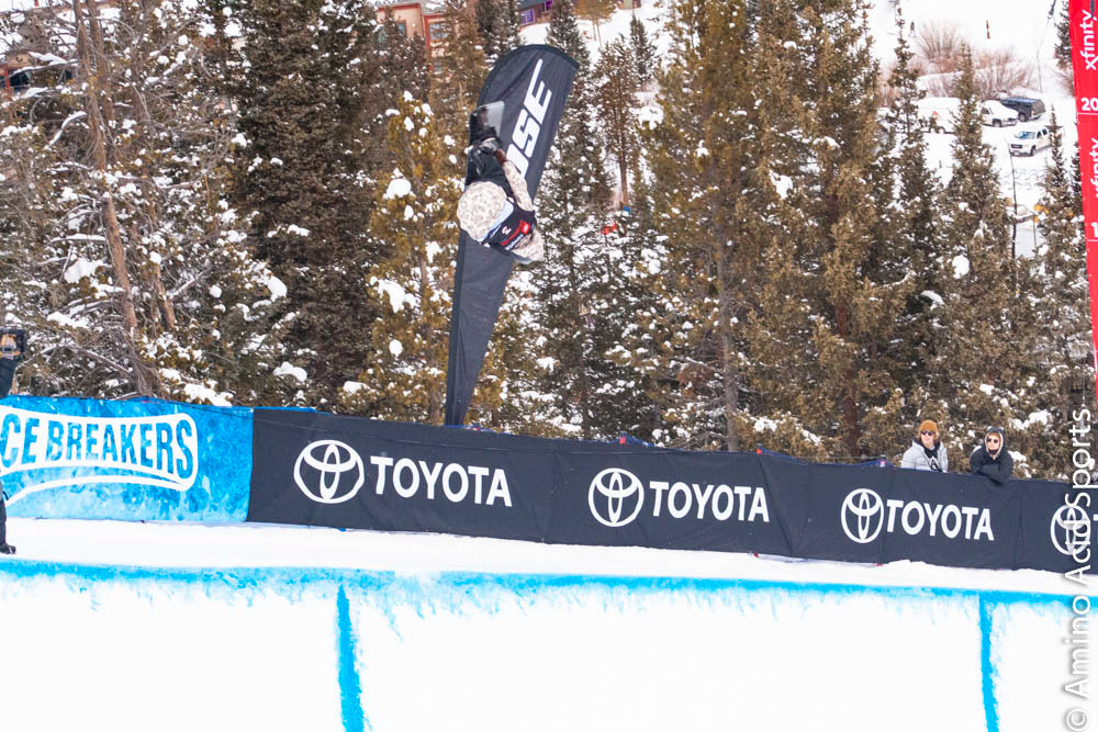 Raibo Katayama (JAPAN) rises above Copper's halfpipe in his mute grab