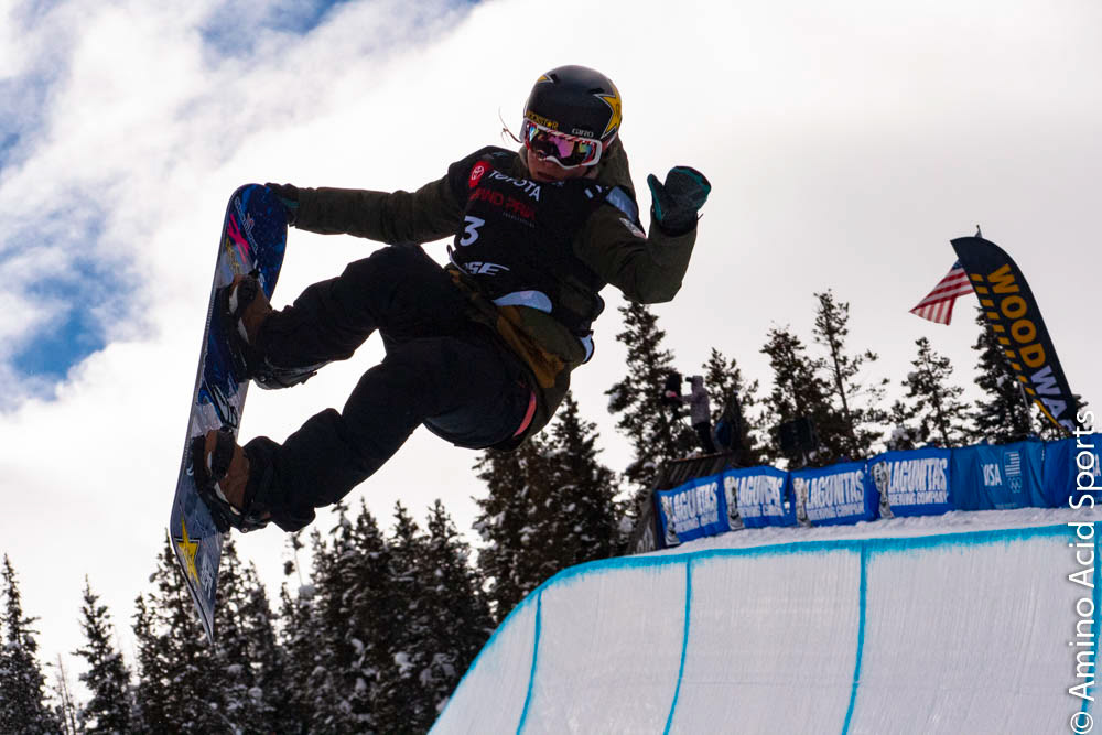 Arielle Gold tail grabs to set up her next big hit on Run 1