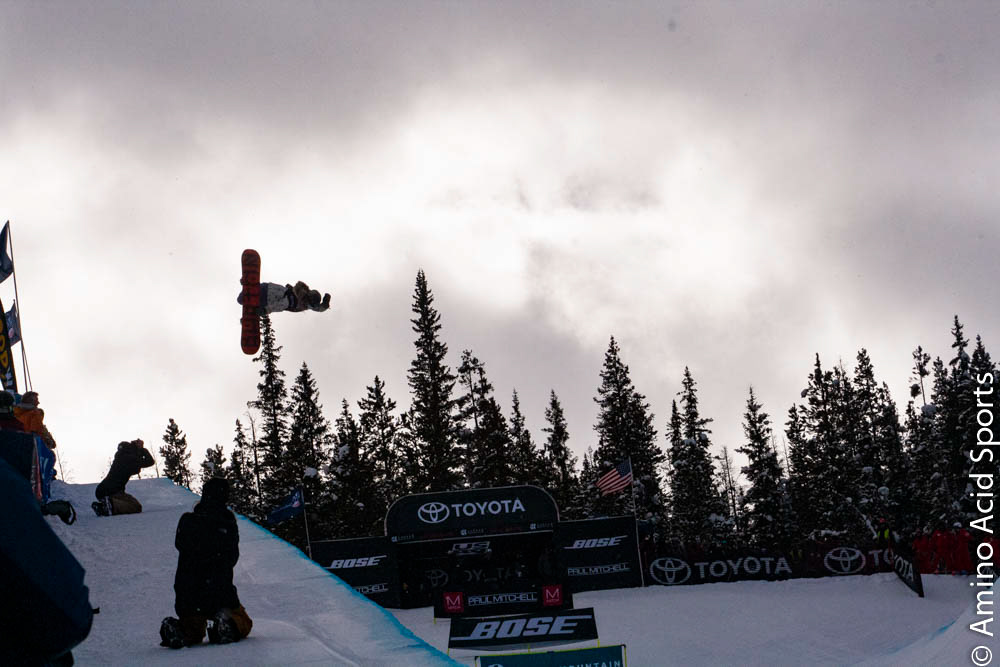On Run 2, Chloe Kim goes strong and signature with a 1st hit 1080* w a Lien Airline grab