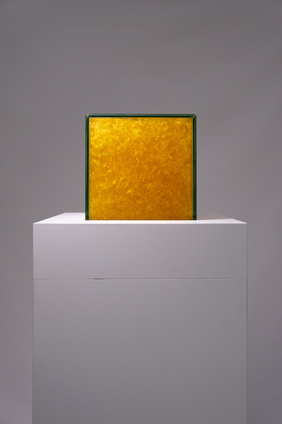 Méridien, (H x L x l) : 50 cm x 50 cm x 50 cm Minéraux, pigments naturels, techniques mixtes 2019 – Oeuvre produite avec le soutien de la Région Île-de-France Talents Émergents