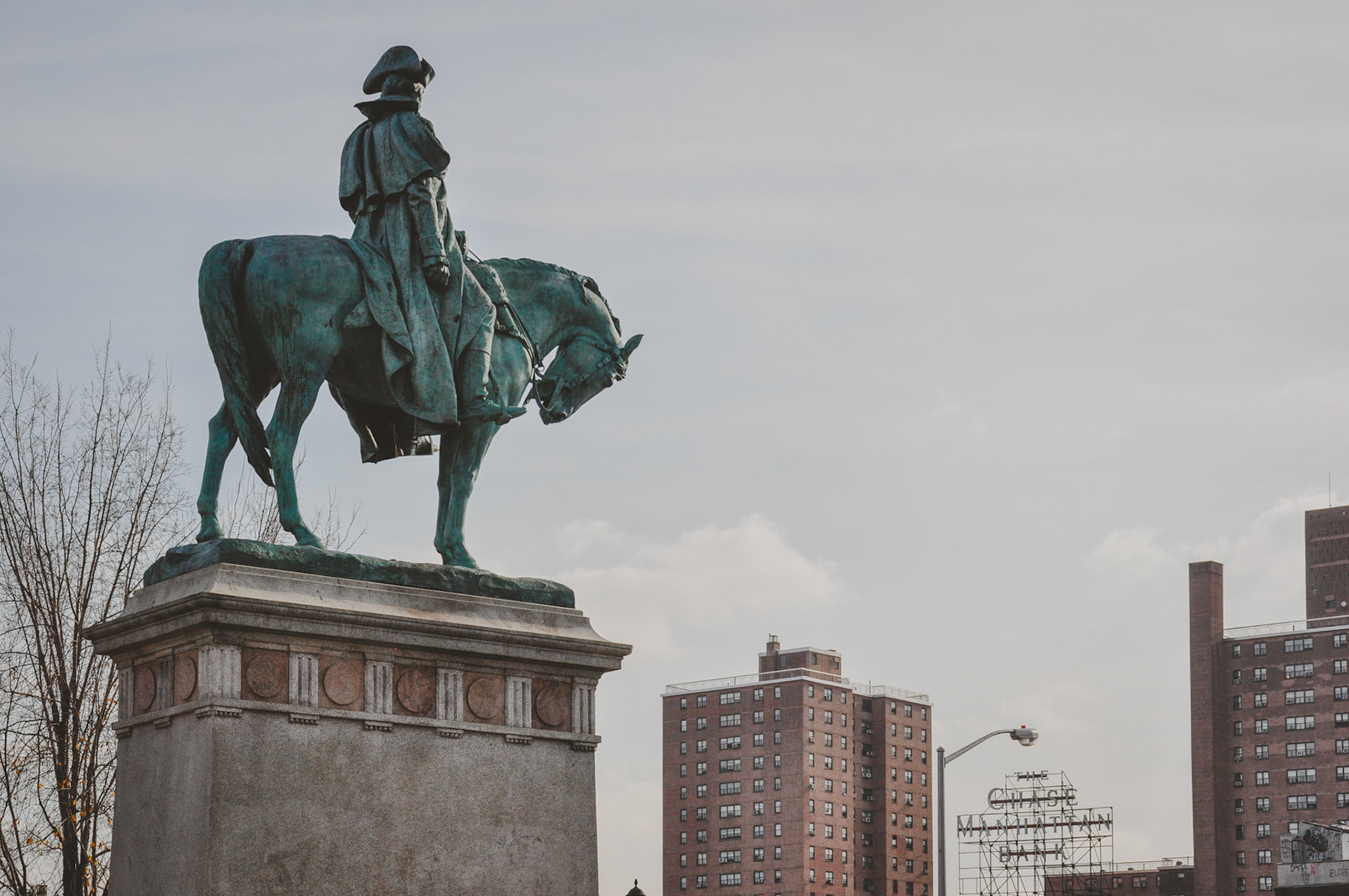 Washington on his horse in the Continental Army Plaza