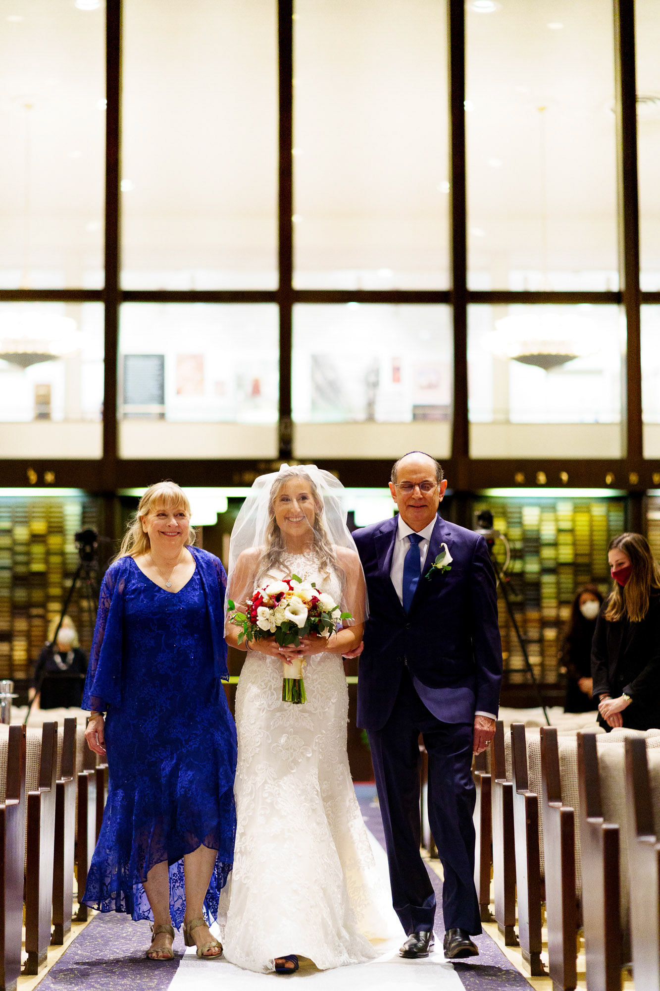 Melissa and Lee get married at Chizuk Amuno Congregation in Baltimore, MD on Saturday, November 7, 2020.