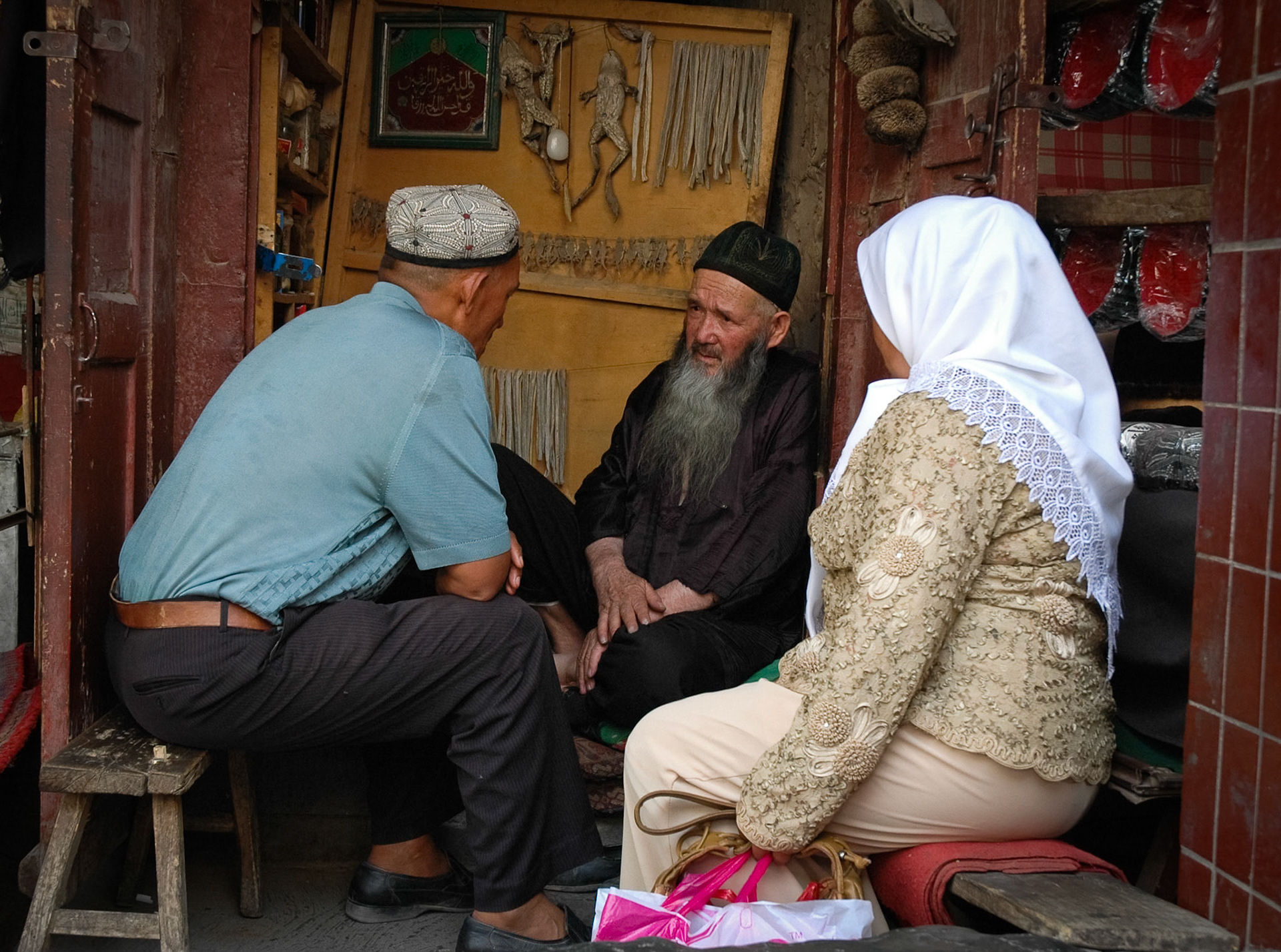 Fortune-teller in old town (Kashgar, China)