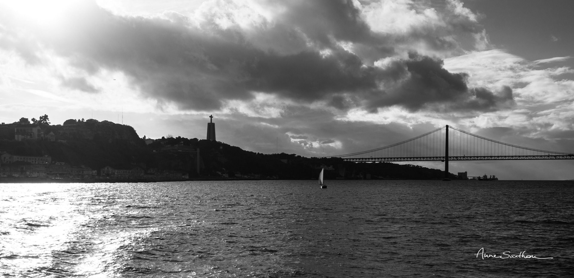Cristo et bateau (Lisbonne, Portugal)