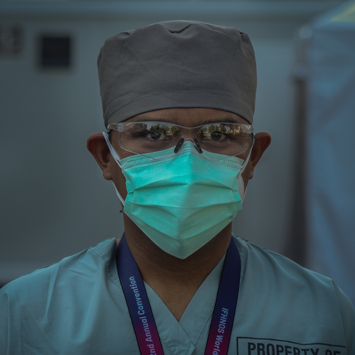 "Sa ating kasamang mga doctor, sana 'di natin pabayaan ang mga pasyente na nangangailangan din ng ating mga serbisyo, lalong-lalo na sa mga emergency na pasyente na hindi naman COVID-19. TB, HIV, marami na ako na-encounter. Pero eto, nakikita natin ang mga numero, ang mga statistics, at mga personal na mga kakilala. Marami na akong kakilalang namatay at nagkaroon ng infection at base sa kanila, kinukuwento talaga nila ang experience nila which is hindi talaga maganda. Kaya 'yon yong natatakot kami. Yung Duty, wala kang nakakausap, mag-isa ka lang sa quarters mo or doon sa desk mo. Puro virtual. Pati mga kasama mo sa work 'di kayo nagkakakitaan. May takot talaga, kahit sa aming mga doctor. Ako bilang isang ama, may anak akong dalawa, isa pa' yon. Syempre lagi kang may pangamba na baka mahawaan mo ang mga anak mo at pamilya mo. Asawa ko rin kasi doctor kaya mahirap sa amin kasi dalawa kami nag du-duty. So kailangan talaga namin mag-ingat para sa pamilya namin." - Dr. Miguel | ENT Specialist