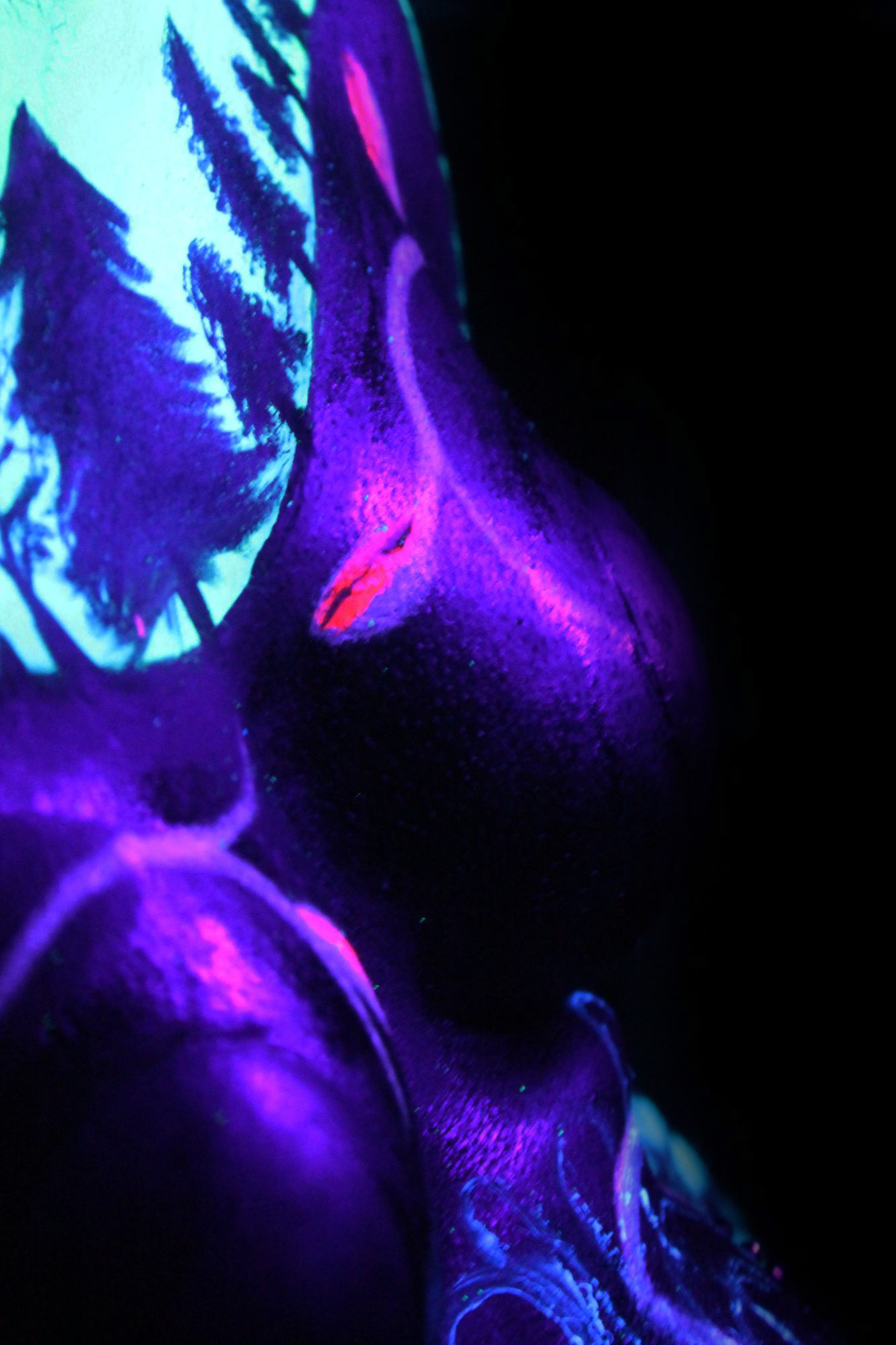 UV Bitterblossom Painting mit Modell Jess