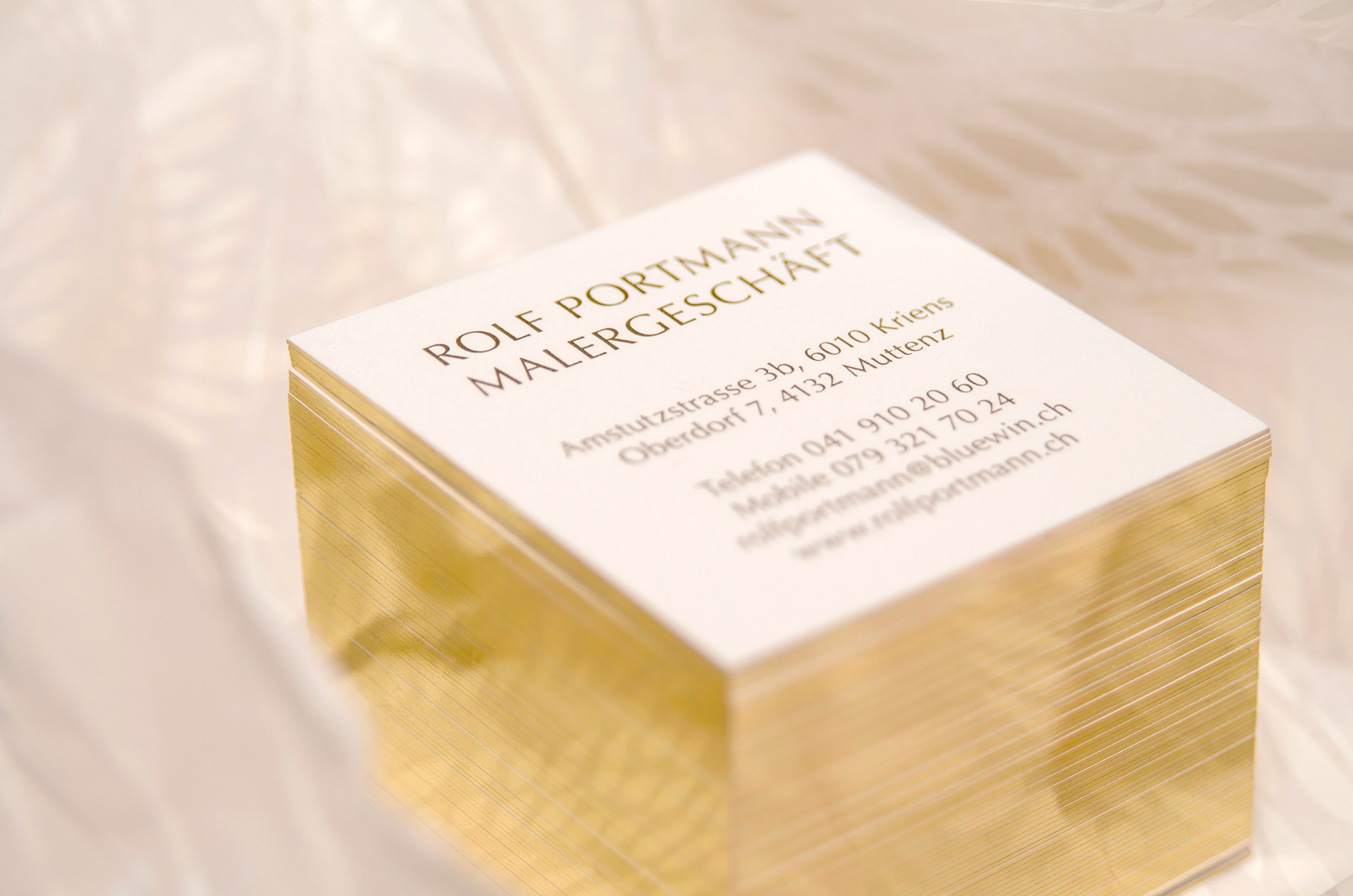 Druckveredelung Goldfolie von Designagentur aus Kriens bei Luzern in der Zentralschweiz – Ihre Agentur für Corporate Design, Branding, Grafik, Verpackung und Kommunikationsdesign.