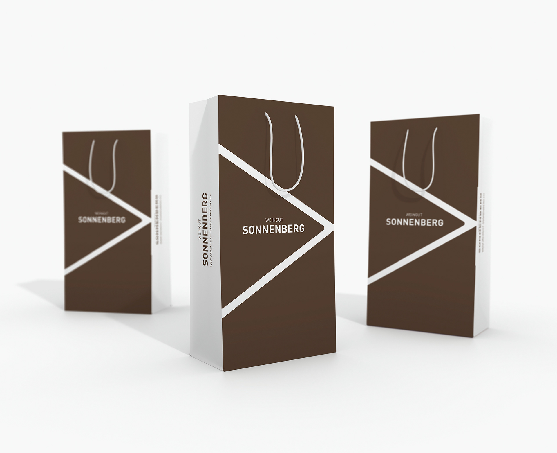 Design Papiertaschen Weinverpackung von Designagentur aus Kriens bei Luzern in der Zentralschweiz – Ihre Agentur für Corporate Design, Branding, Grafik, Verpackung und Kommunikationsdesign.